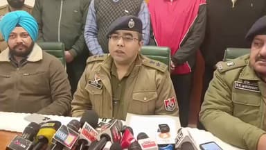 ਗੁਰਦਾਸਪੁਰ: ਗੁਰਦਾਸਪੁਰ ਪੁਲਿਸ ਨੇ ਦੋ ਨੌਜਵਾਨਾਂ ਨੂੰ ਪਿਸਤੋਲਾਂ ਸਮੇਤ ਕੀਤਾ ਕਾਬੂ ਐਸਐਸਪੀ ਗੁਰਦਾਸਪੁਰ ਅਦਿੱਤਿਆ ਨੇ ਕੀਤੀ ਪ੍ਰੈਸ ਕਾਨਫਰੰਸ