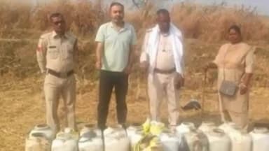 आबकारी वृत्त सक्ती की बड़ी कार्रवाई में 660 किलो महुआ लाहन व 24 लीटर अवैध महुआ शराब किया गया नष्ट