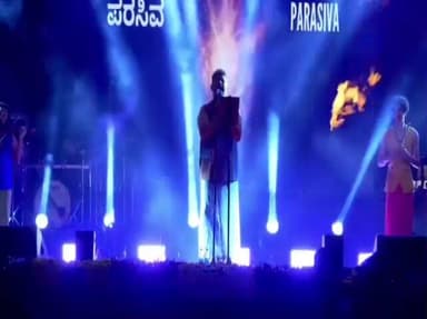 ಹುನಗುಂದ: ಎಲ್ಲರ ಗಮನ ಸೆಳೆದ ಗಾಯಕ ರಘು ಧೀಕ್ಷತ್ ಅವರ ಸಂಗೀತ ಕಾರ್ಯಕ್ರಮ