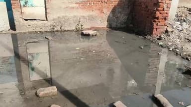 जौरा: वार्ड क्रमांक 15 में जल भराव से लोग परेशान, शिकायत के बाद भी सफाई नहीं