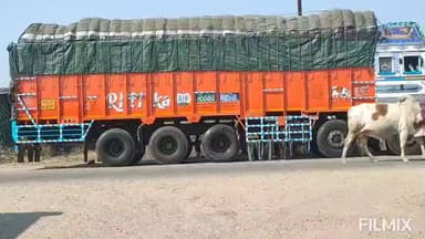 मुरैना: सिविल लाइन थाने के पास ट्रक चालक ने कार को मारी टक्कर, दोनों पक्षों में हुआ विवाद, कोर्ट में पेश