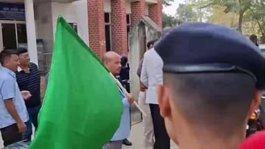 গোলাঘাট: গোলাঘাটত পথ সুৰক্ষা মাহ উপলক্ষে বাইক ৰেলী, নৰাগাঁৱত ফ্লেগ অৱ কৰি শুভাৰম্ভ জিলা আয়ুক্তৰ