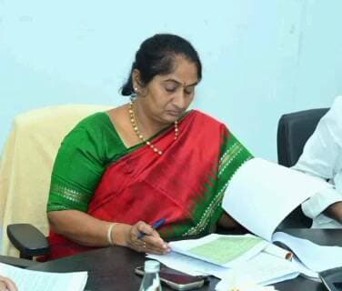 ఏపీ చేనేత జౌళి శాఖ కాఫీ పారిశ్రామిక అభివృద్ధిపై మంత్రి సవిత సమీక్ష