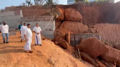 കണ്ണൂർ: കുപ്പത്തെ മണ്ണിടിച്ചിലിൽ, എം വി ഗോവിന്ദൻ എംഎൽഎ സ്ഥലം സന്ദർശിച്ചു