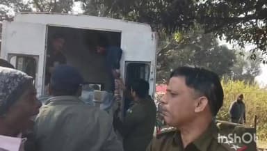 जैतपुर: केशवाही में लापता युवक का शव मिला, पीएम के लिए शव ले जाने से परिजनों ने पुलिस को रोका, वीडियो आया सामने