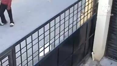 পশ্চিম যোৰহাট: চোলাধৰাৰ মধুবন পথত খোজকাঢ়ি যোৱা এজন বয়োজ্যেষ্ঠ লোকক পথত বাগৰাই লৈ যায় জেপৰ ধন