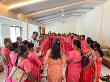 ಗೋಕಾಕ: ನಗರದಲ್ಲಿ ಪ್ರಿಯಾಂಕಾ ಜಾರಕಿಹೊಳಿ ಗೆ ಭೇಟಿ ನೀಡಿ ಮನವಿ ಪತ್ರ ಸಲ್ಲಿಸಿದ ಆಂವಾ ಕಾರ್ಯಕರ್ತೆಯರು