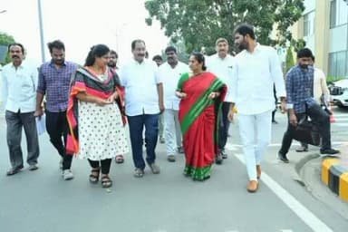 రాష్ట్ర సచివాలయంలో ఆప్కో లేపాక్షి కౌంటర్లు పరిశీలించిన మంత్రి సవిత