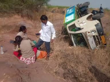 ಚಿಕ್ಕೋಡಿ: ಮುಗಳಿ ಗ್ರಾಮದಲ್ಲಿ ಕಸವಿಲೇವಾರಿ ವಾಹನ ಅಪಘಾತ ,ಮೂವರಿಗೆ ಗಾಯ