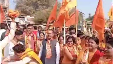 कर्वी: मुख्यालय में श्री राम मंदिर की स्थापना वर्षगांठ पर निकाली गई भव्य शोभा यात्रा, बच्चे, महिलाएं व बुजुर्ग शामिल