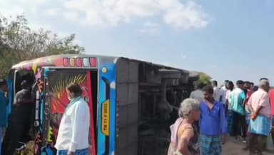 ஊத்தங்கரை: வண்ணம்பள்ளி ஆற்று பாலத்தில் மஞ்சள் நீராட்டு விழா முடிந்து வீடு திரும்பிய மினி பேருந்து கவிழ்ந்து விபத்து 16க்கும் மேற்பட்டோர் படுகாயம்