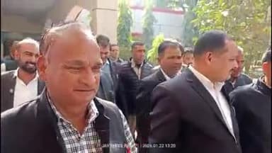 फतेहाबाद: फतेहाबाद में तहसील मुख्यालय पर अधिवक्ताओं ने तहसीलदार के खिलाफ खोला मोर्चा, जमकर नारेबाजी और कार्य बहिष्कार किया