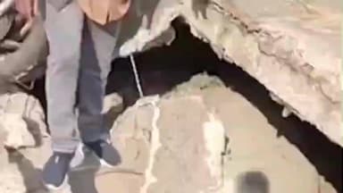 बैरसिया: भोपाल के खामखेड़ा में सड़क की पुलिया का 15 फीट हिस्सा धंसा, गड्ढे में गिरी बाइक