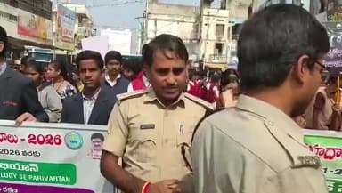 హుస్నాబాద్: రోడ్డు భద్రతా నియమాలు పాటించడం వల్ల ప్రమాదాలను నివారించవచ్చు: మోటారు వెహికల్ ఇన్స్పెక్టర్ యోగేశ్వర్ సింగ్