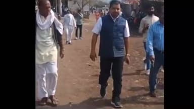 नेपानगर: धूलकोट में शिवा बाबा मेले की व्यवस्थाओं को लेकर एसडीएम ने प्रशासनिक व पुलिस अफसरों के साथ किया निरीक्षण