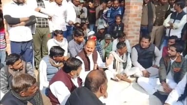 सहसवान: सपा सांसद आदित्य यादव बसावनपुर कुड़ा नरसिंहपुर की मेंथा फैक्ट्री में जोगिंदर की मौत के बाद पहुंचे