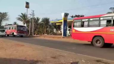 ಸವದತ್ತಿ: ಶ್ರೀ ರೇಣುಕಾ ಯಲ್ಲಮ್ಮ ದೇವಸ್ಥಾನ ಜಾತ್ರೆ ಹಿನ್ನಲೆ ಮುನವಳ್ಳಿ ಬಳಿ ಮೂರ್ನಾಲ್ಕು ಕಿಲೋ ಟ್ರಾಪೀಕ್ ಜಾಮ್ ಭಕ್ತರ ಹಾಗೂ ಸಾರ್ವಜನಿಕರ ಪರದಾಟ