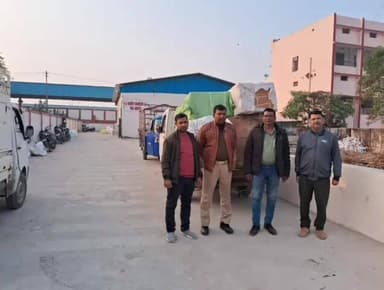 मऊ: राज्यकर अधिकारियों ने रेलवे स्टेशन पर मारा छापा, टैक्स चोरी के 14 बंडल माल किए गए बरामद