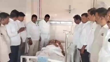 శింగనమల: సింగనమల మండల కేంద్రంలోని రోడ్డు ప్రమాదంలో గాయపడిన వారిని పరామర్శించిన మార్కెట్ యార్డ్ చైర్మన్ దండు శ్రీనివాసులు