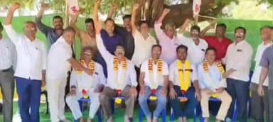 పుంగనూరు: న్యాయమైన సమస్యలు పరిష్కరించాలని ఆర్టీసీ ఉద్యోగులు రిలే దీక్ష.