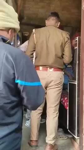 राजातालाब: संदिग्ध परिस्थितियों में कमरे के अंदर मिला युवक का शव, पुलिस मामले की कर रही जांच