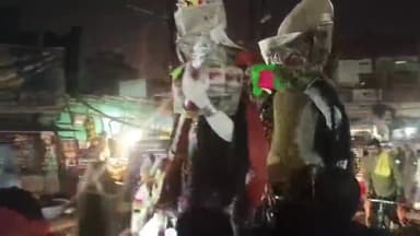 हिलसा: सरस्वती पूजा की तैयारी जोरों पर, हिलसा शहर से लोग माँ सरस्वती की प्रतिमा ले जा रहे हैं