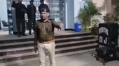 खैरा: खैरा थाना अध्यक्ष एवं पुलिस पदाधिकारी ने डीजे मशीन को जप्त कर खैरा थाना लाया