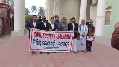 ବାଲେଶ୍ବର ମ୍ୟୁନିସିପାଲଟି: ଜିଲ୍ଲାପାଳଙ୍କ କାର୍ଯ୍ୟାଳୟ ଠାରେ ସିଭିଲ ସୋସାଇଟି ପକ୍ଷରୁ ଦୁଇଟି ଭିନ୍ନ ପ୍ରସଙ୍ଗ ନେଇ ଜିଲ୍ଲା ପ୍ରଶାସନକୁ ଦାବିପତ୍ର