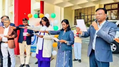 रनियां: समाहरणालय परिसर खूंटी में राष्ट्रीय मतदाता दिवस पर शपथ लिया गया