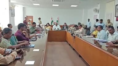 ಚಾಮರಾಜನಗರ: ಚಿರತೆ ದಾಳಿಯಿಂದ ವ್ಯಕ್ತಿ ಸಾವು ಪ್ರಕರಣ ನಗರದಲ್ಲಿ ನಡೆದ ಸಭೆಯಲ್ಲಿ ಅರಣ್ಯ ಅಧಿಕಾರಿ ವಿರುದ್ಧ ಸಚಿವ ಗರಂ