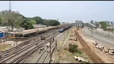 ઉમરગામ: રેલવે ટ્રેક ઉપર મેમુ ટ્રેનની અડફેટે અજાણ્યા ૪૦ વર્ષીય યુવકનું મોત