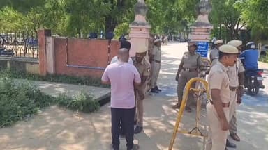 பாளையங்கோட்டை: நெல்லை மாவட்ட நீதிமன்றத்திற்கு இமெயில் மூலம் வந்த வெடிகுண்டு மிரட்டலால் பரபரப்பு. வெடிகுண்டு நிபுணர்கள் சோதனை.