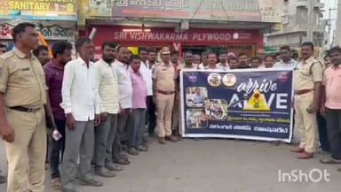 వర్ధన్నపేట: వర్ధన్నపేట పట్టణంలో రోడ్డు భద్రతపై అవగాహన కార్యక్రమంలో పాల్గొన్న ఏసిపి నర్సయ్య