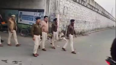 मेहसी: मेहसी थाना क्षेत्र में सरस्वती पूजा के अवसर पर शांति, सौहार्द एवं विधि-व्यवस्था बनाए रखने के लिए निकाला गया फ्लैग मार्च