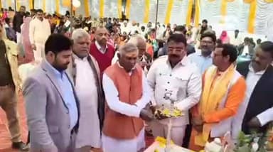 नौगढ़: नौगढ़ ब्लॉक परिसर में मुख्यमंत्री सामूहिक विवाह का आयोजन हुआ, 38 जोड़ों ने थामा एक-दूसरे का हाथ