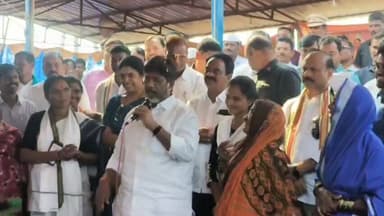 అసిఫాబాద్: వృద్ధురాళ్లను భోజనానికి ఆహ్వానించిన డిప్యూటీ సీఎం మల్లు భట్టి విక్రమార్క