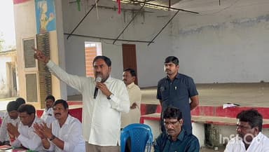 వర్ధన్నపేట: వర్ధన్నపేట మున్సిపలటి ఎన్నికలలో బి ఆర్ ఎస్ జెండా ఎగరవేస్తామని కార్యకర్తలతో ధీమా వ్యక్తం చేసిన మాజీమంత్రి