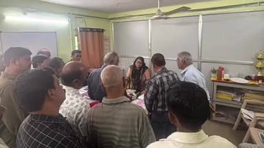 ଗୋପାଳପୁର: ବିଇଏମସି କାର୍ଯ୍ୟାଳୟରେ ଡେପୁଟି କମିଶନରଙ୍କୁ ଭେଟିଲେ ବଡ଼ କୁଷସ୍ଥଳି ପଞ୍ଚାୟତର ଗ୍ରାମବାସୀ