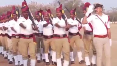 ರಾಯಚೂರು: ಪೊಲೀಸ್ ಕವಾಯತು ಮೈದಾನದಲ್ಲಿ ನೂತನ ಐಜಿಪಿ ಡಾ.ಪಿ ಎಸ್ ಹರ್ಷ ಪರೇಡ್ ನಲ್ಲಿ ಭಾಗಿ ವೀಕ್ಷಣೆ