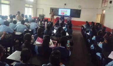 ಬಾದಾಮಿ: ಪಟ್ಟಣದಲ್ಲಿ ಪೊಲೀಸರಿಂದ ಜಾಗೃತಿ ಕಾರ್ಯಕ್ರಮ ಆಯೋಜನೆ