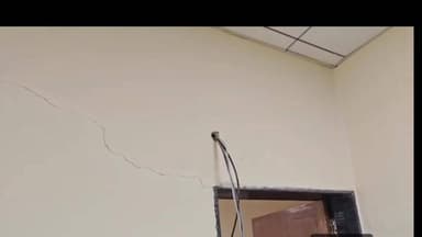 सोयगाव: सोयगावच्या नवीन तहसील इमारतीला गेले तडे कामात बोगसगिरी झाल्याचे आले समोर