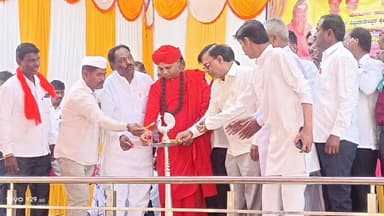 ಯಲಬರ್ಗ: ಶಾಸಕರು ಮುಖ್ಯಮಂತ್ರಿಗಳ ಆರ್ಥಿಕ ಸಲಹೆಗಾರ ಬಸವರಾಜ್ ರಾಯರಡ್ಡಿ ಜ್ಯೋತಿ ಬೆಳಗಿಸಿ ಶಿವಯೋಗಿ ಸಿದ್ದರಾಮೇಶ್ವರ ಜಯಂತಿಗೆ ಪಟ್ಟಣದಲ್ಲಿ ಚಾಲನೆ