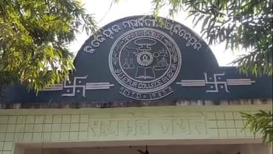 ବିଜେପୁର: ବିଜେପୁର ମହାବିଦ୍ୟାଳୟରେ ଇଂଲିଶ ପାଠ୍ୟକ୍ରମ ଅସମ୍ପୂର୍ଣ୍ଣ: ଅଧ୍ୟକ୍ଷ ପ୍ରଦୀପ ମିଶ୍ର ଓ ଅଧ୍ୟାପକଙ୍କୁ କାରଣ ଦର୍ଶାଅ ନୋଟିସ