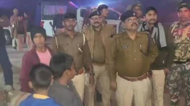 बिक्रमगंज: सरस्वती पूजा को लेकर बिक्रमगंज में पुलिस प्रशासन ने किया फ्लैग मार्च