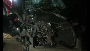 बगोदर: बगोदर सरिया रोड पर दोंदलो के पास तेज रफ्तार कार दुर्घटनाग्रस्त, एक घायल