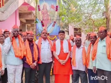 ಹುಮ್ನಾಬಾದ್: ಹುಡುಗಿಯಲ್ಲಿ ಹಿಂದೂ ಸಮಾವೇಶ ಹಿನ್ನೆಲೆಯಲ್ಲಿ ಭಾರತಾಂಬೆ ಭಾವಚಿತ್ರದ ಭವ್ಯ ಮೆರವಣಿಗೆ ಪೂಜ್ಯರು, ಗಣ್ಯರು ಭಾಗಿ