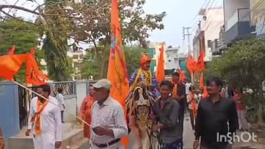 डूंगरपुर: हिंदू सम्मेलन को लेकर शोभायात्रा में घोड़े, पालकी और जय श्रीराम के गूंजे जयकारे