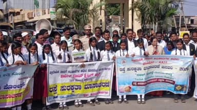 ಹಡಗಲಿ: ಪಟ್ಟಣದಲ್ಲಿ ’ರಸ್ತೆ ಸುರಕ್ಷತಾ ಮಾಸಾಚರಣೆ’ ಕಾರ್ಯಕ್ರಮ