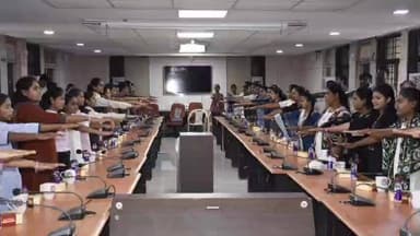 ઉમરપાડા: સુરતમાં રાષ્ટ્રીય બાલિકા દિવસની ઉજવણી:કલેક્ટરની અધ્યક્ષતામાં દીકરીઓને એજ્યુકેશન કીટ અપાઈ