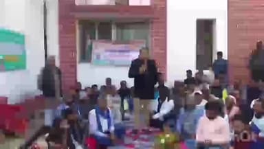 पोड़ैयाहाट: राष्ट्रव्यापी मनरेगा बचाव संग्राम के तहत कांग्रेस पार्टी ने पोड़ैयाहाट प्रखंड कार्यालय में दिया धरना